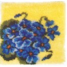 knüpfkissen blauwe viooltjes op geel (excl. knüpfhaken)